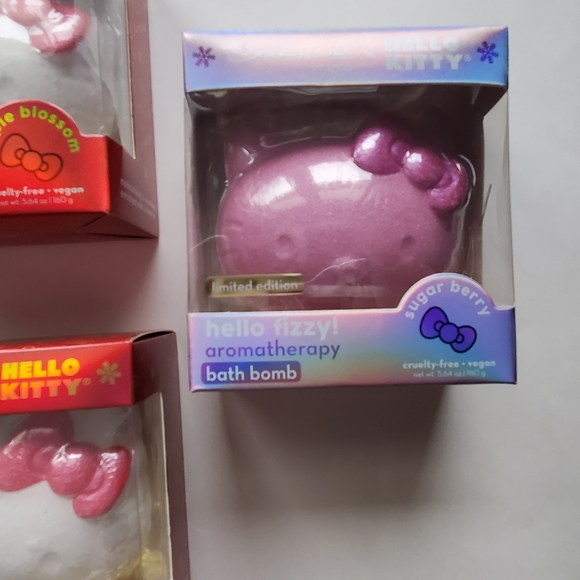Hello Kitty 4 Bath Bombs New - Picture 3 of 6